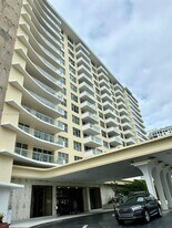 5600 Collins Ave, Unit 10 U in Miami Beach, FL - Building Photo
