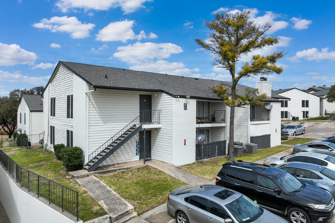 Hills at 5400 in Fort Worth, TX - Building Photo