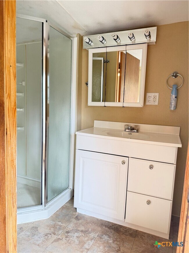 365 S Sycamore Ave in New Braunfels, TX - Building Photo - Building Photo