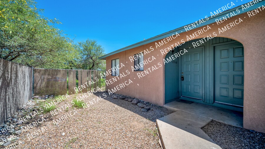 1366 N Riverview Blvd in Tucson, AZ - Building Photo