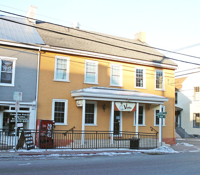 2-4 S Main St in Boonsboro, MD - Foto de edificio - Building Photo