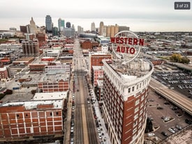 2107 Grand Blvd, Unit 603 in Kansas City, MO - Building Photo