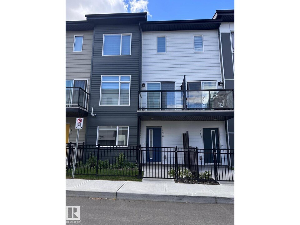 804 Welsh Dr S W in Edmonton, AB - Building Photo