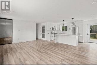 22-22 Garrett Dr in Georgina, ON - Building Photo - Building Photo
