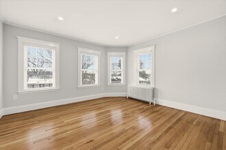 22 Lewis St in Newton, MA - Building Photo - Building Photo