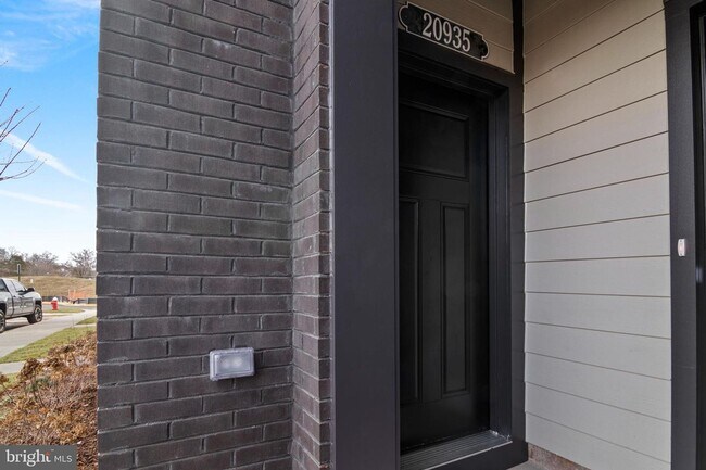 20935 Bluebird Sq in Countryside, VA - Building Photo - Building Photo