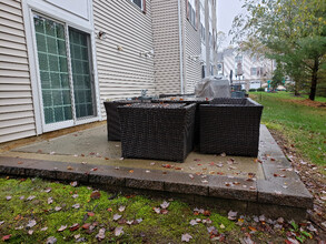 39 Russell Ct in Matawan, NJ - Foto de edificio - Building Photo