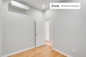 Room in Shared 3 bed/1 bath home in New York, NY - Building Photo - Building Photo