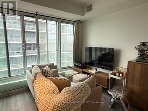 1195-1195 The Queensway in Toronto, ON - Building Photo - Building Photo