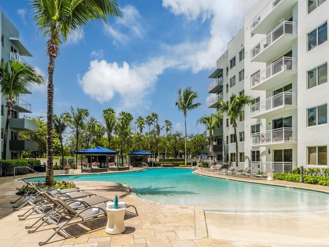 The Manor at CityPlace in Doral, FL - Foto de edificio - Building Photo