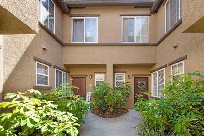 6233 Avenida De Las Vistas in San Diego, CA - Building Photo - Building Photo