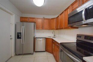 9 NE 19th Ct in Wilton Manors, FL - Building Photo