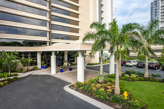 St. Pierre At Pelican Bay Condo in Naples, FL - Building Photo - Building Photo