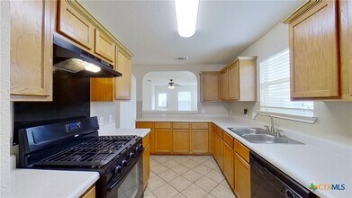 105 Fishbaugh Ln in Hutto, TX - Building Photo - Building Photo