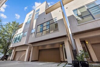 2415 Charleston St in Houston, TX - Foto de edificio - Building Photo