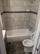 1235 Simms Pl NE, Unit 10 in Washington, DC - Foto de edificio - Building Photo