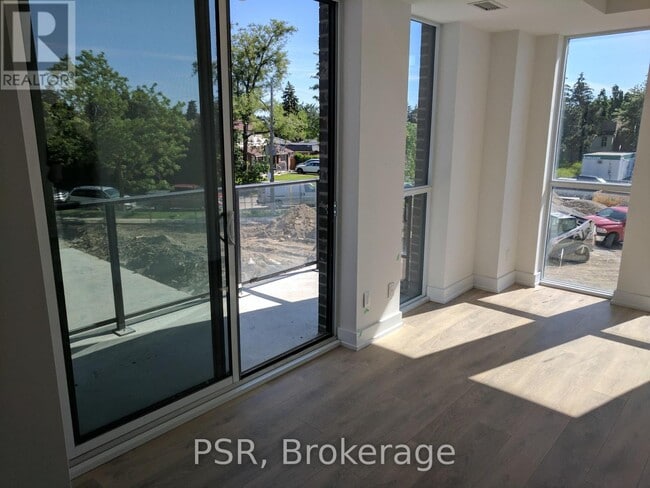 150 Fairview Mall Dr in Toronto, ON - Building Photo - Building Photo