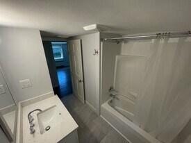 24 Tulip Ln in Fleetwood, PA - Building Photo