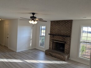 588 Clutts Rd in Harvest, AL - Foto de edificio - Building Photo