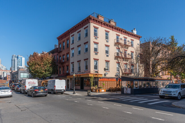 223 Smith St in Brooklyn, NY - Foto de edificio - Building Photo