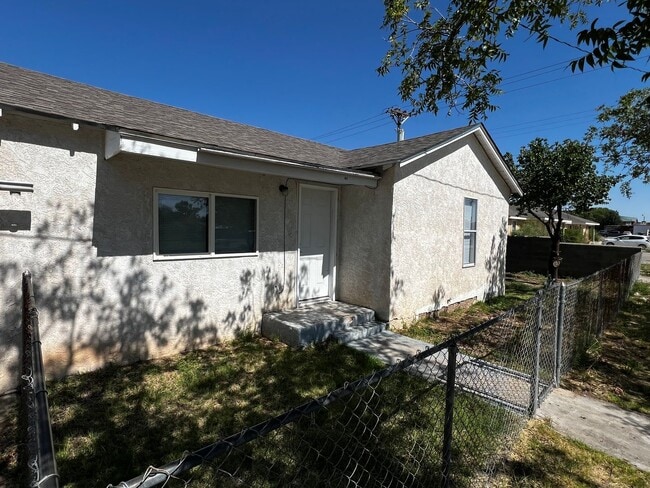 property at 109 E 6th St