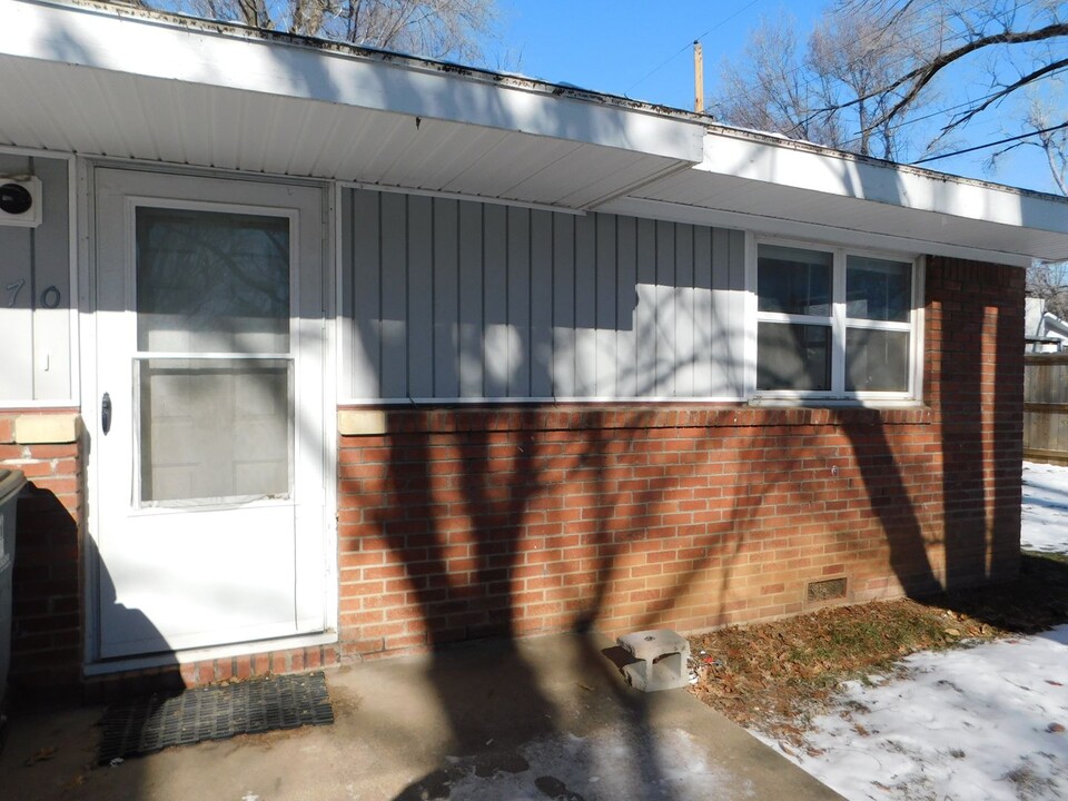 1670 Lawndale Ave in El Dorado, KS - Building Photo