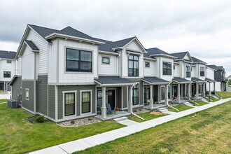 2727-2747 SW 24th Ln in Ankeny, IA - Foto de edificio - Building Photo