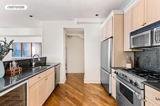 24 W 45th St in New York, NY - Building Photo - Building Photo