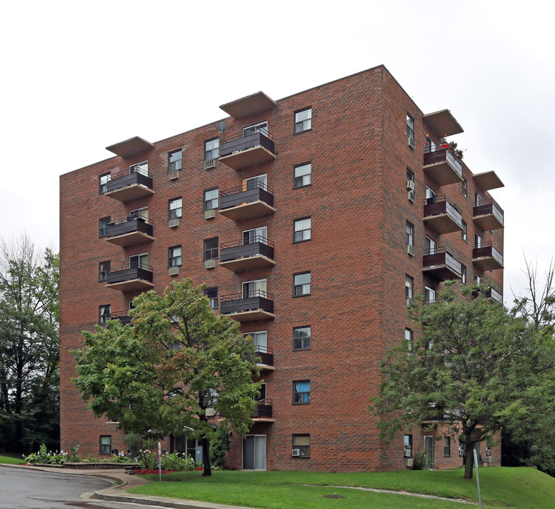 Kingsberry Towers in London, ON - Building Photo