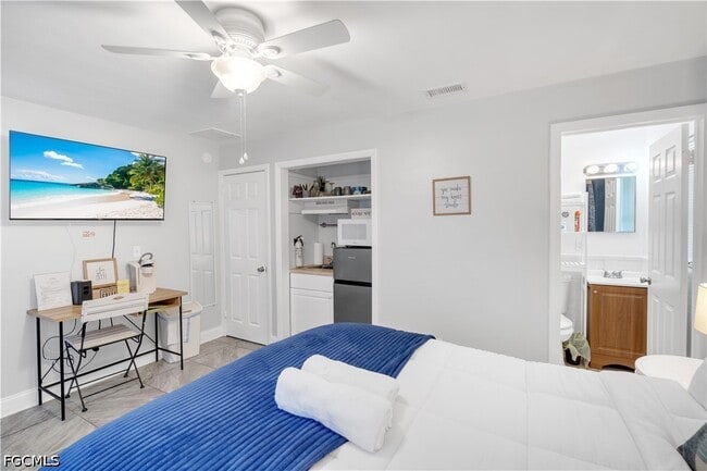 property at 4913 Vincennes St