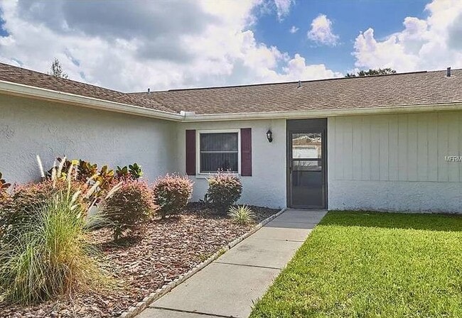 4933 Hi Vista Cir in Tampa, FL - Building Photo - Building Photo