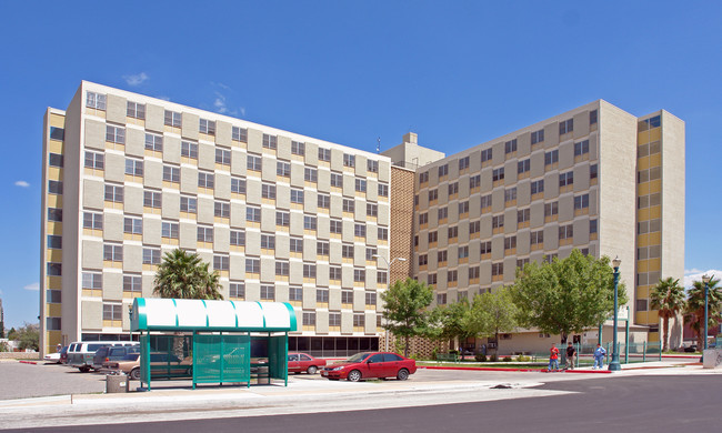 Sun Plaza Apartments in El Paso, TX - Building Photo - Building Photo