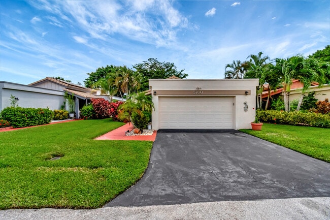 5760 Piping Rock Dr in Boynton Beach, FL - Building Photo - Building Photo