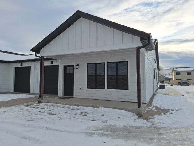 708 S Walnut St in Townsend, MT - Foto de edificio - Building Photo