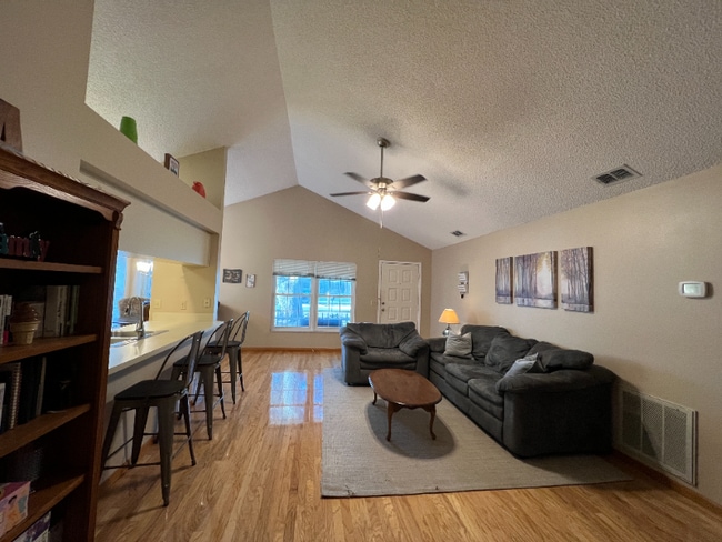 626 Bellingham Pl in Palm Harbor, FL - Foto de edificio - Building Photo