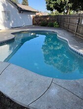 5444 W Sunnyside Ct in Visalia, CA - Building Photo - Building Photo