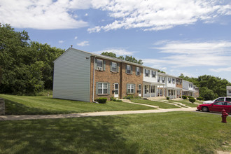 Crestwood of Elgin in Elgin, IL - Foto de edificio - Building Photo