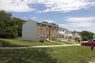 Crestwood of Elgin in Elgin, IL - Building Photo - Building Photo