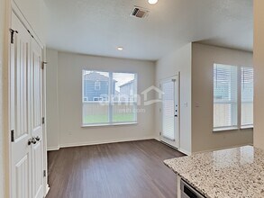 2738 Meadowood Heights in New Braunfels, TX - Foto de edificio - Building Photo