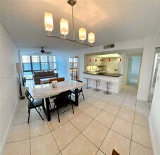 2049 S Ocean Dr, Unit 606 in Hallandale Beach, FL - Foto de edificio - Building Photo