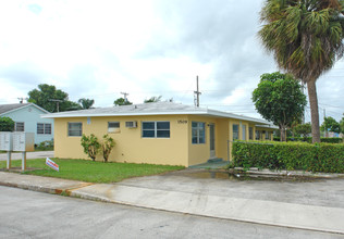 Bears Apartments in Lake Worth, FL - Building Photo - Building Photo