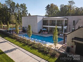 19020 Potts Pk Ln in Davidson, NC - Building Photo