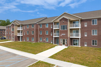 Miles Apartments in Fort Gratiot Township, MI - Foto de edificio - Building Photo