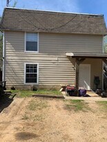 1010 Bernard St in Denton, TX - Building Photo