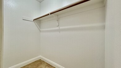5151 W Pioneer Ave in Las Vegas, NV - Building Photo - Building Photo