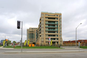 Four Season Gardens in Richmond Hill, ON - Building Photo - Building Photo