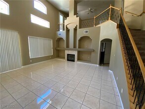 1001 Eaglewood Dr in Las Vegas, NV - Building Photo - Building Photo