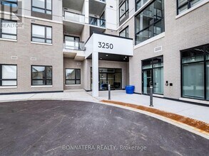 3250 Carding Mill Trail in Oakville, ON - Building Photo - Building Photo