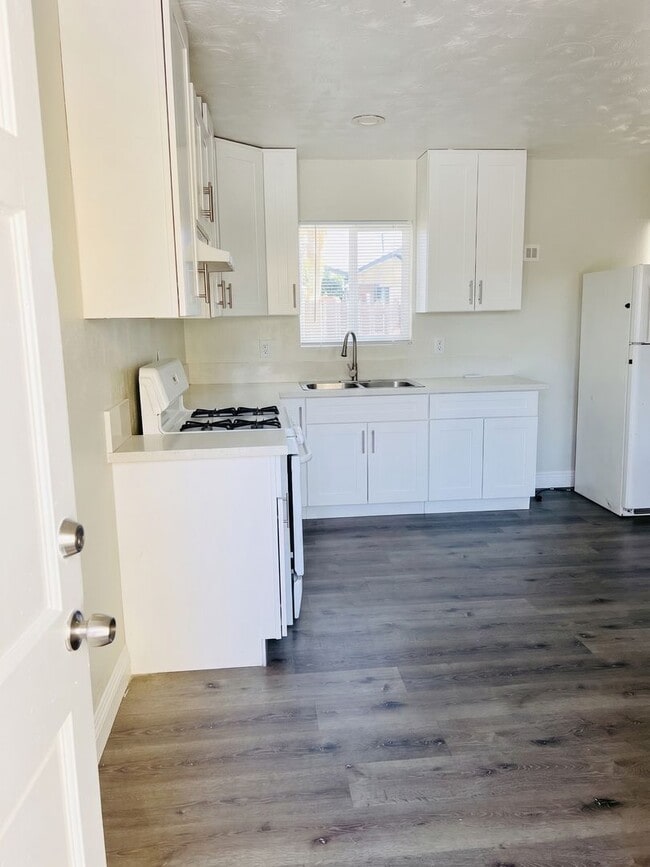 property at 3119 W 63rd St