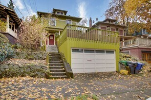 2422-2424-2424 SE Yamhill St in Portland, OR - Building Photo